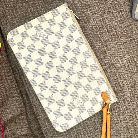 Louis Vuitton clutch. - Picture 1 of 6